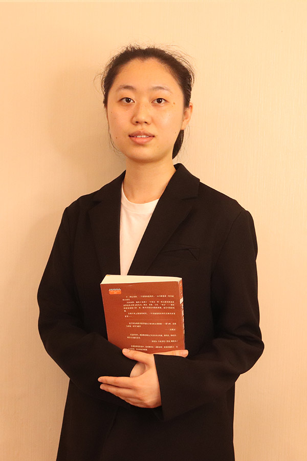 杨陵梁艺 本科学历，优秀班主任