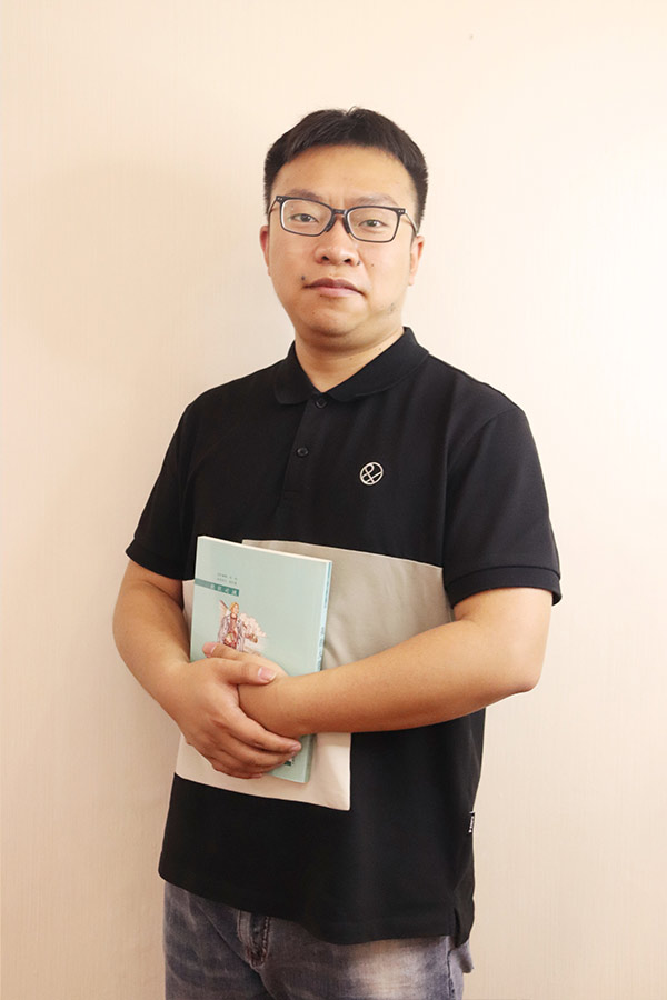 杨陵杨斌 本科学历，毕业于西安航空学院