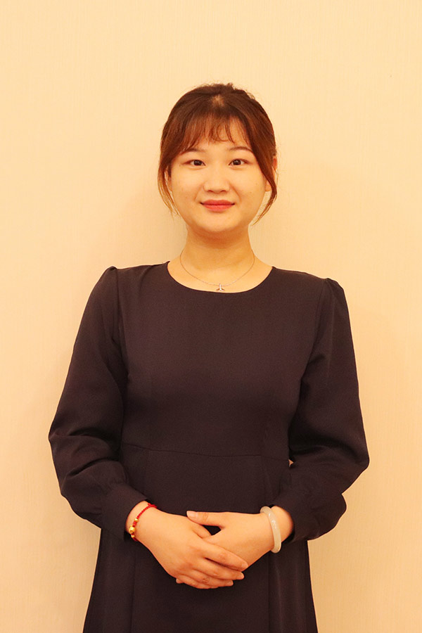 杨陵文哲 本科学历，优秀班主任