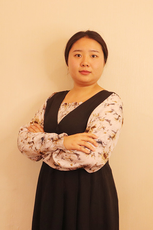 杨陵何爱玲 本科学历，优秀班主任